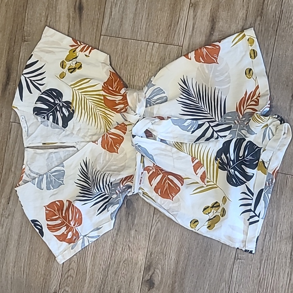Lush Euc Linen Blend Romper In Cream With a Tropical Print Small - Picture 2 of 11